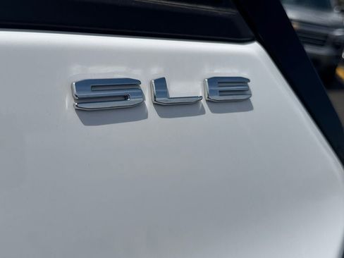 Used 2023 GMC Terrain SLE w/ Driver Convenience Package FWD image 16