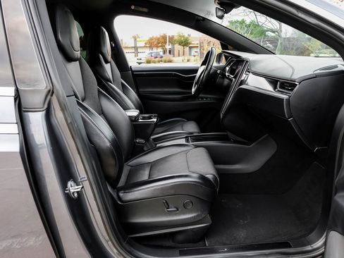 Used 2018 Tesla Model X 75D image 37