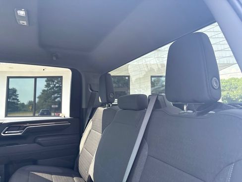 Used 2025 Chevrolet Silverado 2500 LT w/ Convenience Package AWD/4WD image 4