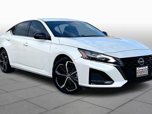 Certified 2023 Nissan Altima 2.5 SR image 2