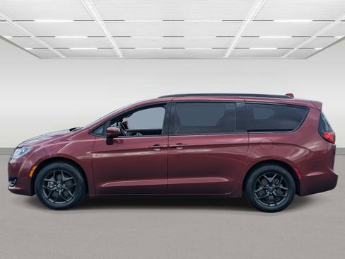 Used 2018 Chrysler Pacifica Touring-L Plus w/ S Appearance Package image 2