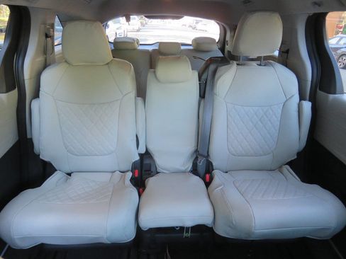 Used 2022 Toyota Sienna LE AWD/4WD image 20