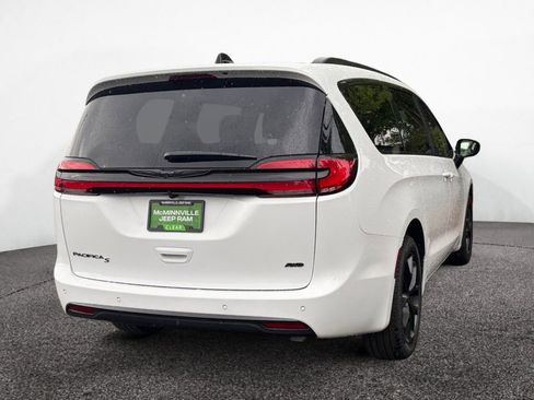 New 2026 Chrysler Pacifica Select w/ S Appearance Package AWD/4WD image 5