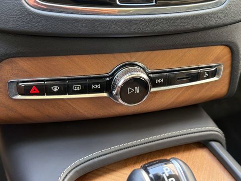 Used 2016 Volvo XC90 T6 Inscription w/ Vision Package AWD/4WD image 17