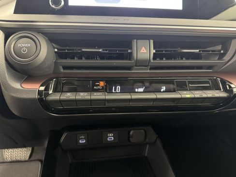 New 2026 Toyota Prius SE image 3