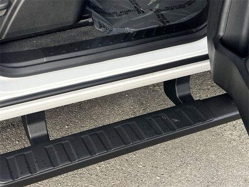 New 2026 GMC Canyon Elevation w/ Convenience Package image 32