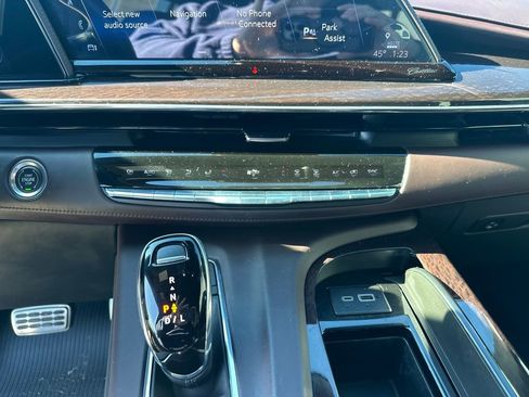 Used 2023 Cadillac Escalade Sport Platinum w/ Heavy-Duty Trailer Package image 17