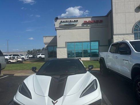 Used 2023 Chevrolet Corvette Stingray Premium Conv w/ Z51 Performance Package RWD image 3