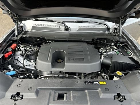 Used 2024 Land Rover Defender 130 S image 28