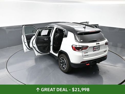 Used 2025 Jeep Compass Trailhawk w/ Trailer Tow Group image 63