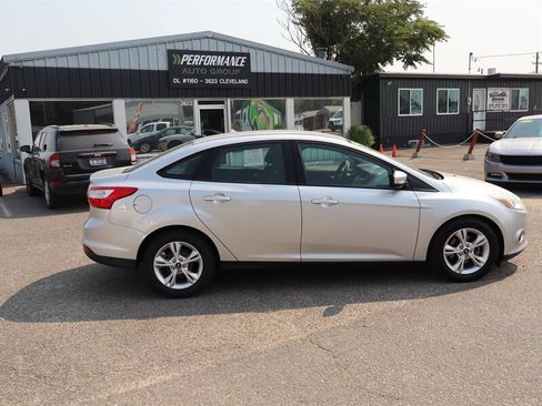 Used 2013 Ford Focus SE FWD image 8