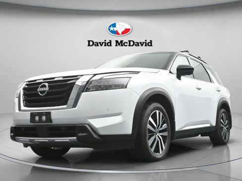 Used 2025 Nissan Pathfinder Platinum w/ Cargo Package AWD/4WD image 32