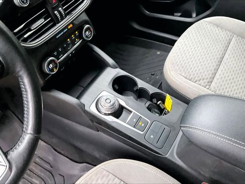 Used 2021 Ford Escape SE w/ SE Sport Appearance Package FWD image 17