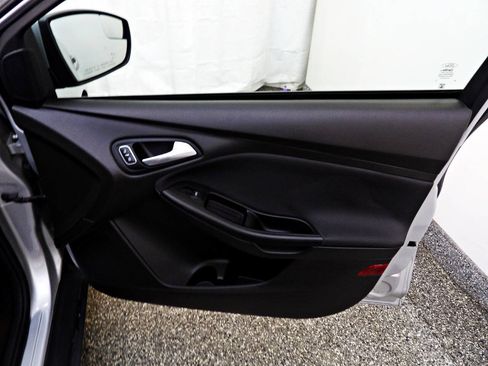Used 2016 Ford Focus SE FWD image 11