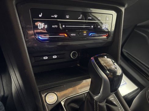 Used 2024 Volkswagen Tiguan SE R-Line image 18