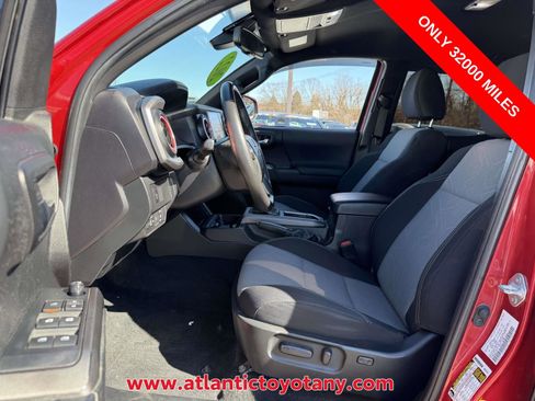 Used 2022 Toyota Tacoma TRD Sport w/ Technology Package image 13