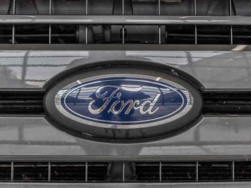 Used 2018 Ford F150 XLT w/ Equipment Group 302A Luxury AWD/4WD image 5