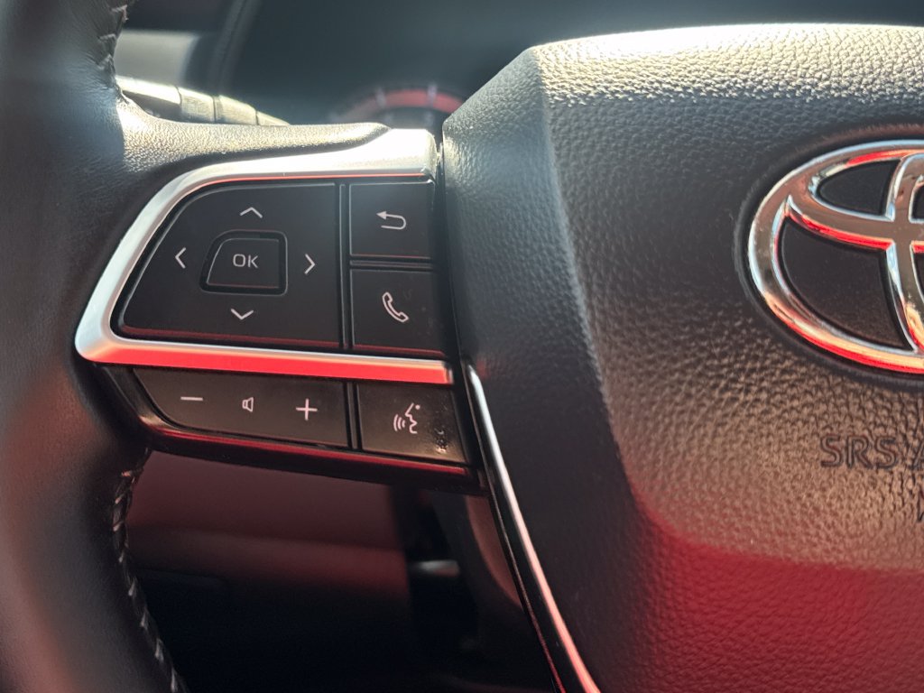 Used 2020 Toyota Highlander LE AWD/4WD image 21