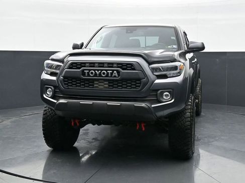 Used 2020 Toyota Tacoma TRD Off-Road image 2
