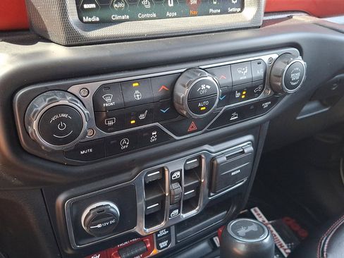Used 2021 Jeep Wrangler Unlimited Rubicon AWD/4WD image 29