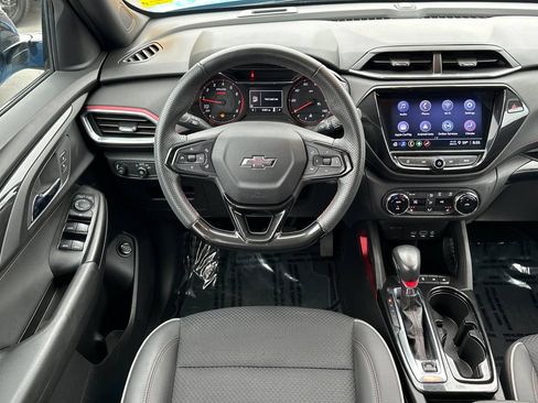 Used 2023 Chevrolet TrailBlazer RS w/ Sun and Liftgate Package FWD image 15