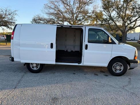 Used 2025 Chevrolet Express 2500 w/ Driver Convenience Package image 7