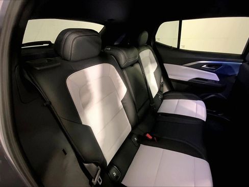 Used 2025 Chevrolet Equinox EV LT FWD image 23