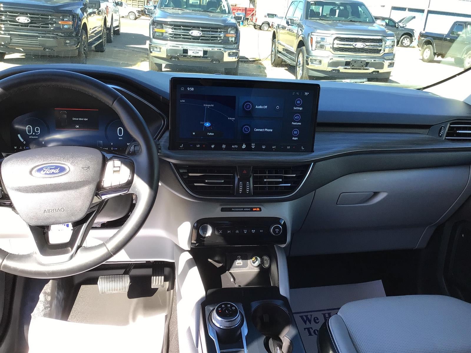 Certified 2024 Ford Escape Platinum w/ Class II Trailer Tow Package AWD/4WD image 2