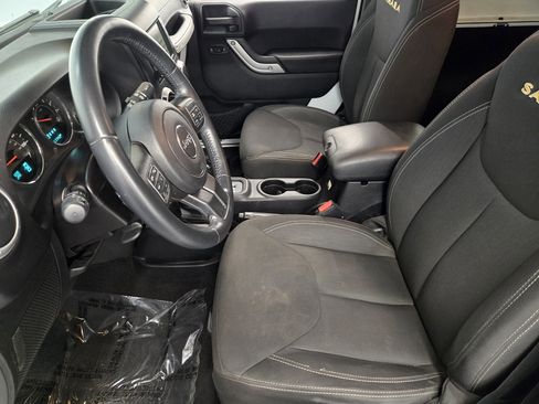 Used 2016 Jeep Wrangler Sahara w/ Connectivity Group image 12