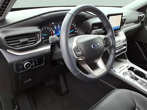 Used 2023 Ford Explorer XLT w/ Equipment Group 202A image 15