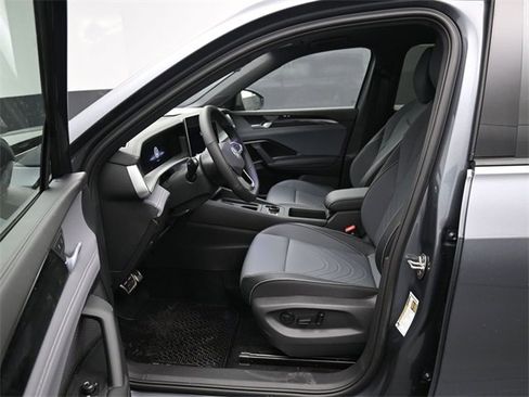 New 2026 Volkswagen Tiguan SE R-Line image 9