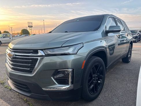 Used 2022 Chevrolet Traverse LT FWD image 1