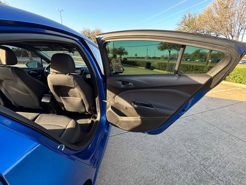 Used 2018 Chevrolet Cruze LT w/ Sun And Sound Package image 18