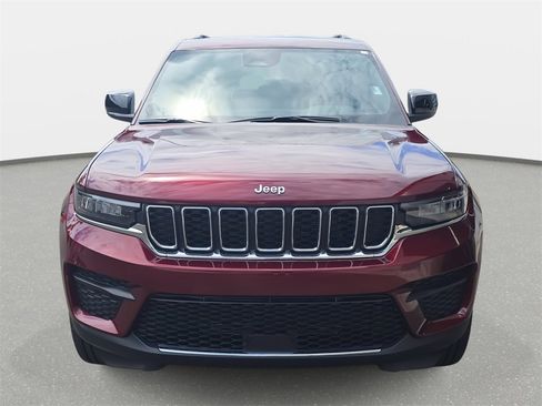 New 2025 Jeep Grand Cherokee Laredo image 2