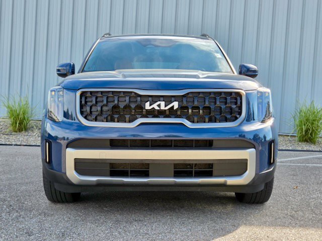 Used 2023 Kia Telluride EX X-Line AWD/4WD image 3