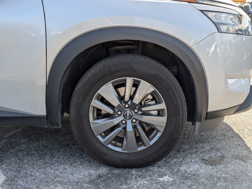 Used 2025 Nissan Pathfinder SV FWD image 10