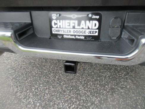Used 2019 RAM 1500 Laramie AWD/4WD image 10