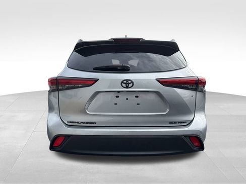 Used 2022 Toyota Highlander XLE image 11