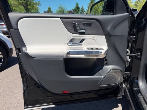 Used 2023 Mercedes-Benz GLB 250 4MATIC image 11