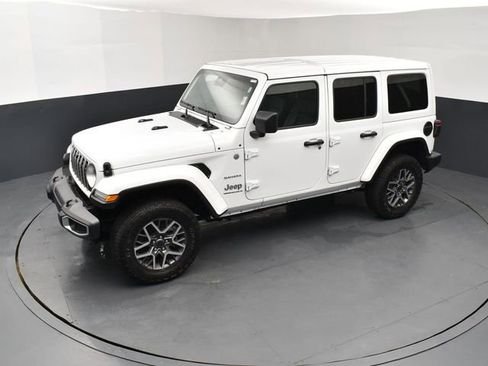 Used 2024 Jeep Wrangler Sahara w/ Technology Group image 15