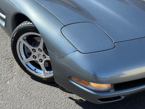 Used 2003 Chevrolet Corvette Coupe w/ Preferred Equipment Group RWD image 5