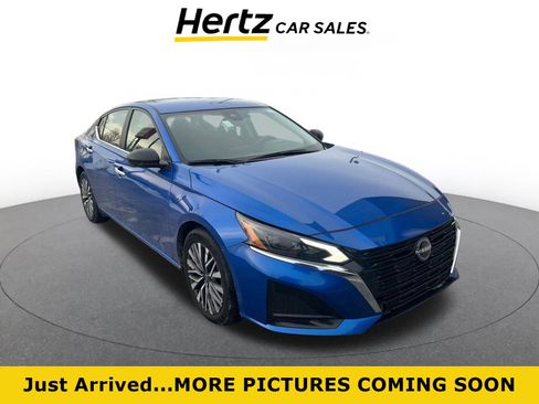 Used 2025 Nissan Altima 2.5 SV image 1