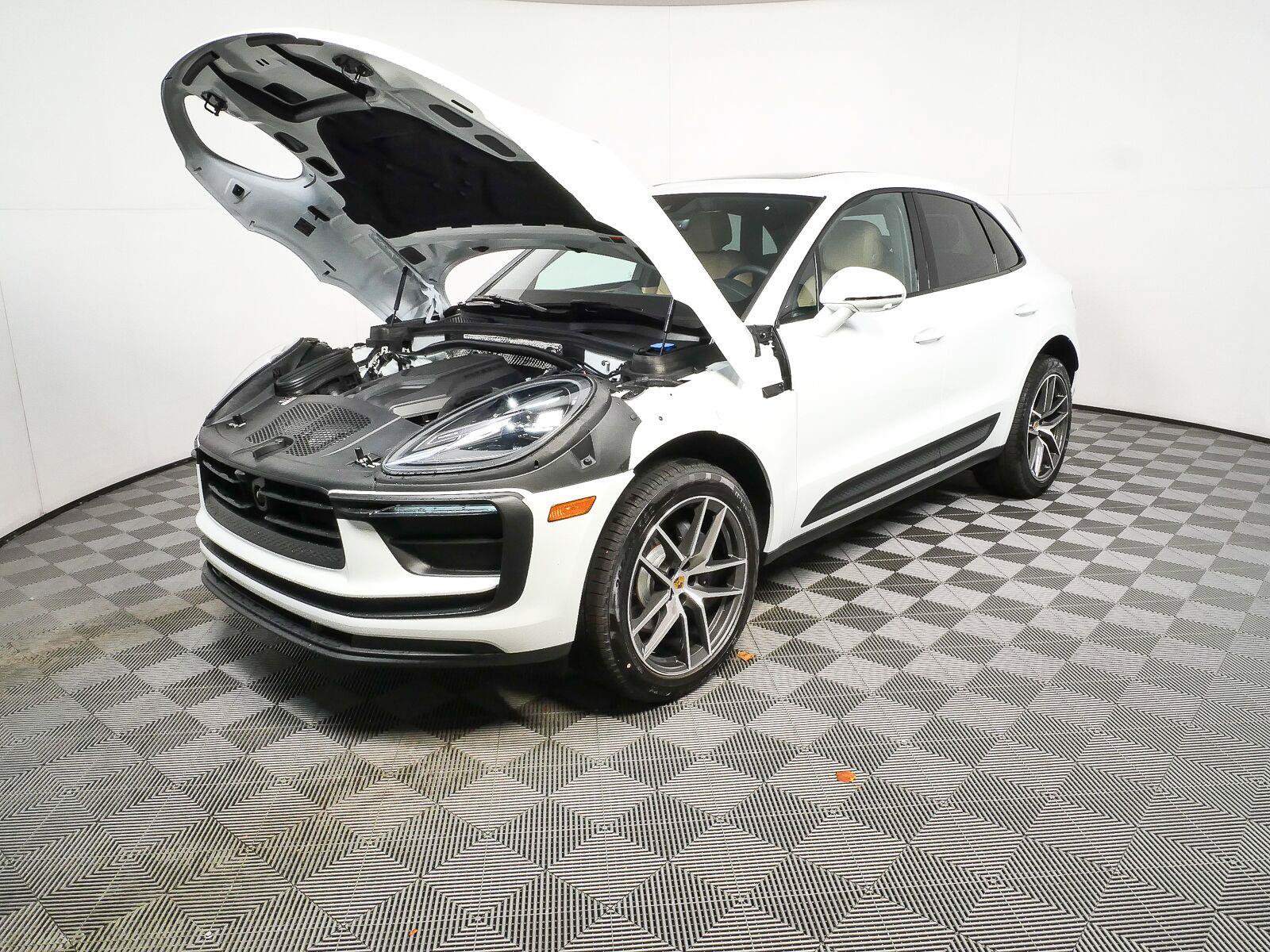 New 2026 Porsche Macan Turbo AWD/4WD image 35