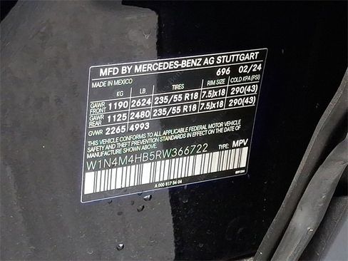 Certified 2024 Mercedes-Benz GLB 250 4MATIC w/ Driver Assistance Package image 28