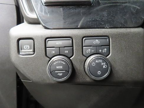 Used 2025 Chevrolet Silverado 1500 LT image 38