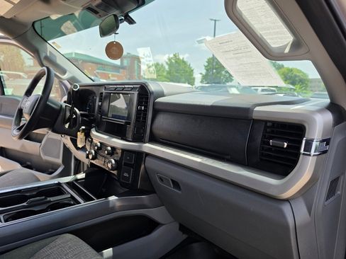 Used 2024 Ford F250 XLT w/ FX4 Off-Road Package AWD/4WD image 12