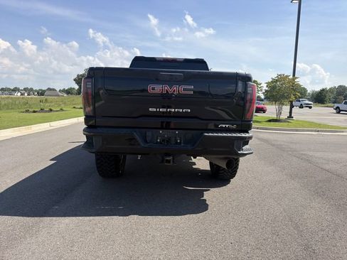 Used 2024 GMC Sierra 2500 AT4 w/ AT4 Preferred Package AWD/4WD image 4