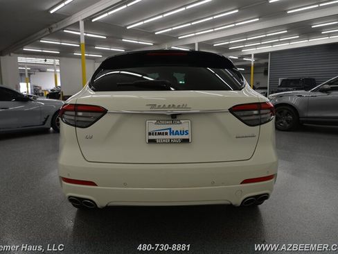 Used 2021 Maserati Levante image 8