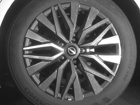 Used 2025 Nissan Altima 2.5 SV FWD image 14