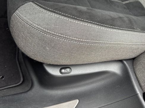 Used 2019 Land Rover Range Rover Velar R-Dynamic HSE image 23